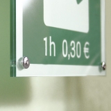 Upevňovací okrasný šroub Button