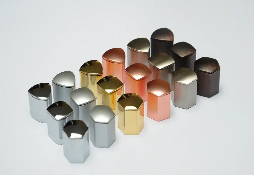 Distanční šroub Trojhran