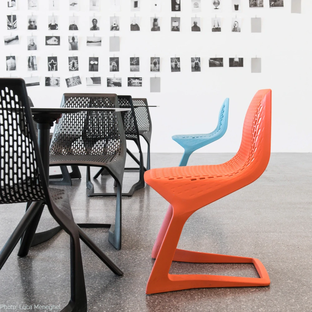 Designová židle Myto Signální červená