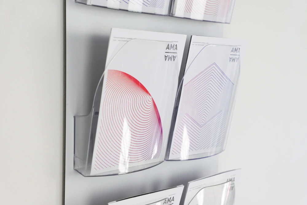 Nástěnný držák na časopisy Dacapo wall velký A5 (148×210mm) Bílá