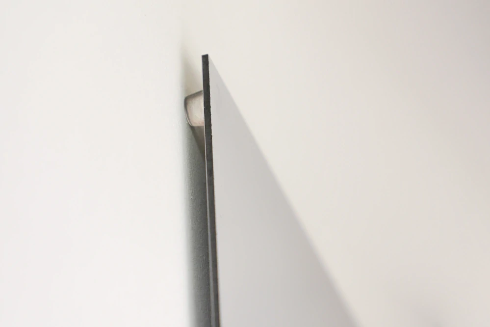 Nástěnný držák na časopisy Dacapo wall malý A4 (210×297mm) Bílá