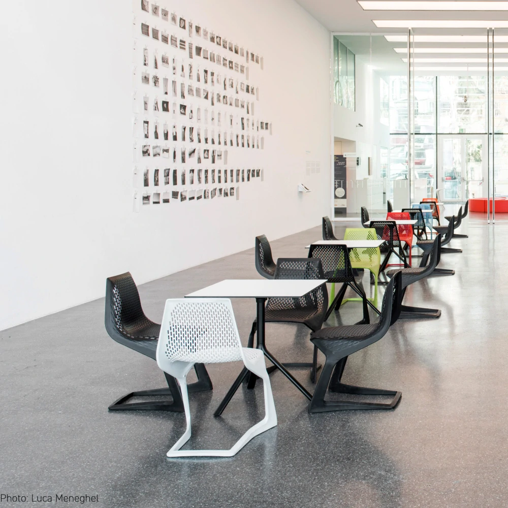 Designová židle Myto Signální červená