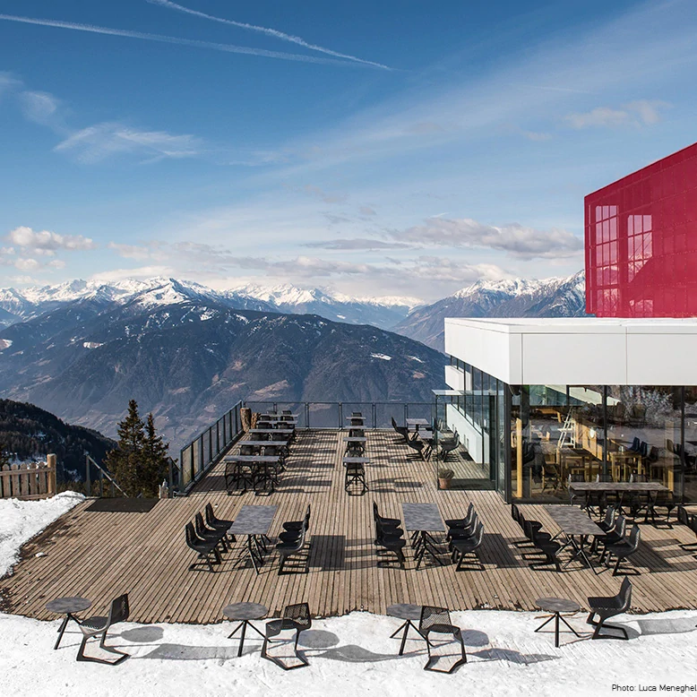 Designová židle Myto Signální červená